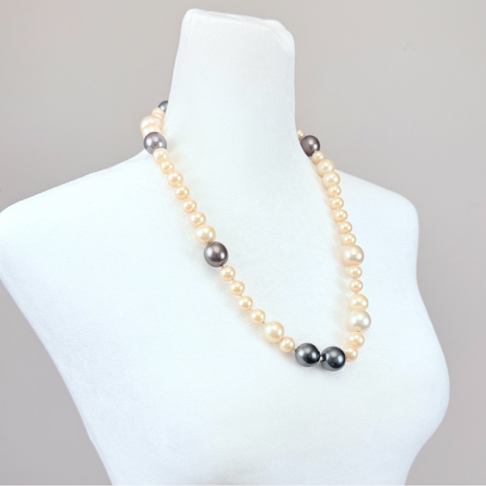 Vintage 1960s Kenneth Jay Lane Faux Tahitian and Cream Pearl Rhinestone Necklace - Picture 4 of 12